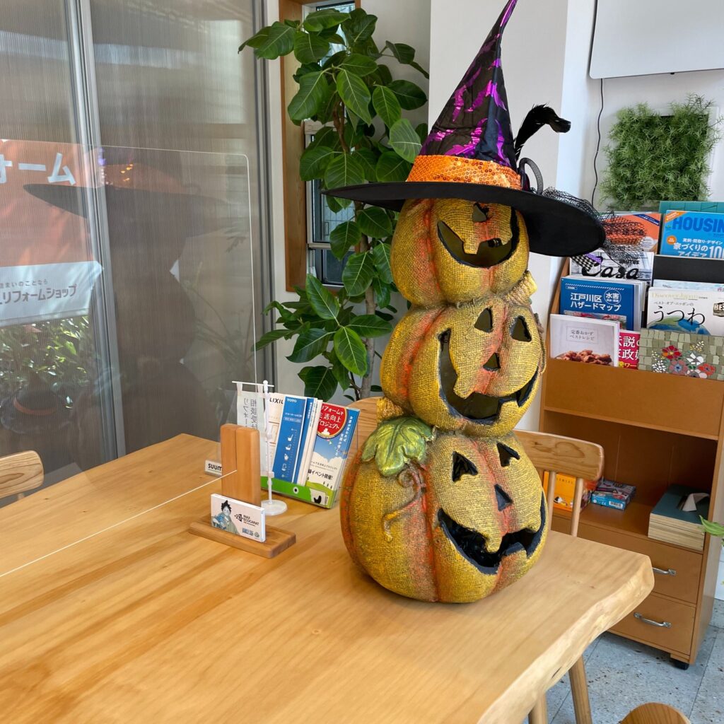 瑞江駅前ハロウィン開催中です🎃
スタンプラリーで参加中です！
お菓子を用意してお待ちしています🍭

10月29日（土）
スタンプラリー15：00まで
（お菓子がなくなり次第終了）

#ハロウィン#瑞江駅#瑞江駅前商店街 #工務店 #江戸川区#スタンプラリー#マイホーム #マイホーム計画 #マイホームアイデア #マイホーム計画中 #マイホームメモ #工務店 #新築工事 #新築 #東京都 #江戸川区 #千葉県 #松戸市 #外観 #家づくり #家づくりアイデア #家 #家具 #マイホーム計画中の人と繋がりたい